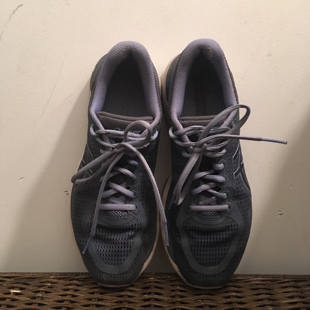 Lilac running sneakers